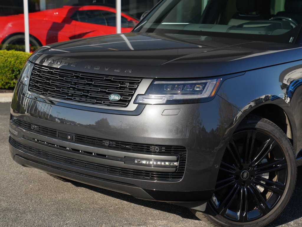 Used 2024 Land Rover Range Rover SE AWD/4WD image 2