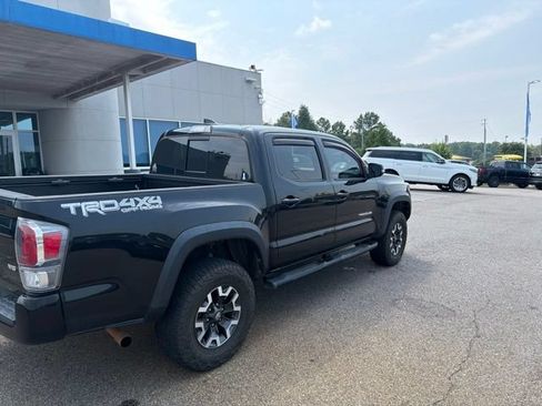 Used 2020 Toyota Tacoma TRD Off-Road AWD/4WD image 5
