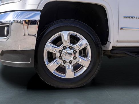 Used 2018 GMC Sierra 2500 SLT w/ Duramax Plus Package image 4