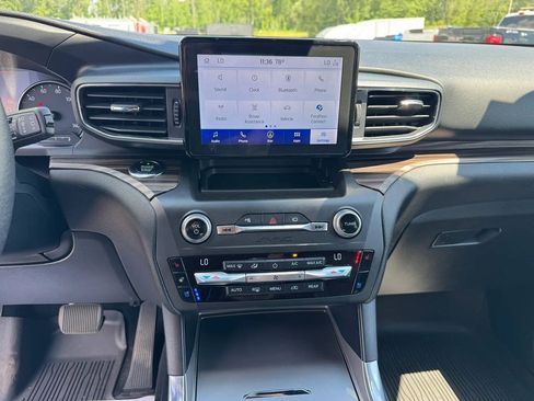 Used 2020 Ford Explorer Limited w/ Class III Trailer Tow Package AWD/4WD image 7