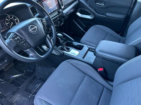 Used 2023 Nissan Frontier SV image 7