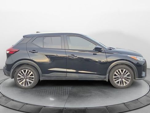Used 2023 Nissan Kicks SV image 6