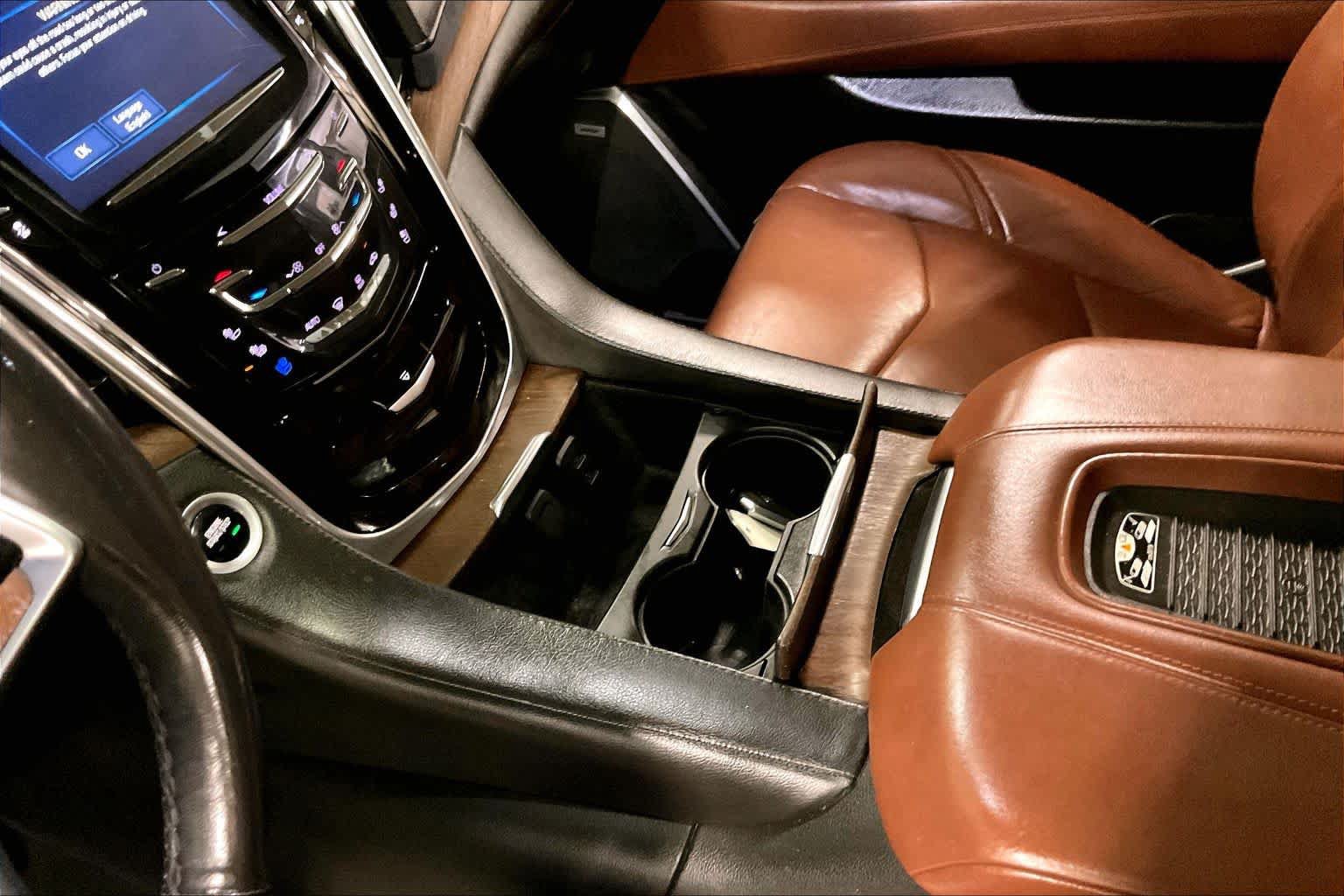 Used 2019 Cadillac Escalade ESV Luxury AWD/4WD image 17