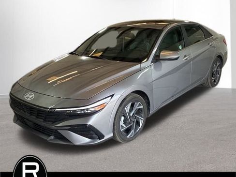 Used 2025 Hyundai Elantra SEL image 1