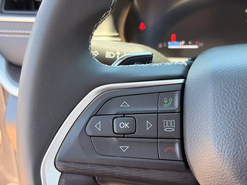 Used 2023 Jeep Grand Cherokee Laredo X RWD image 25