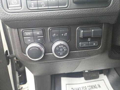 Used 2021 GMC Yukon Denali w/ Denali Premium Package AWD/4WD image 16