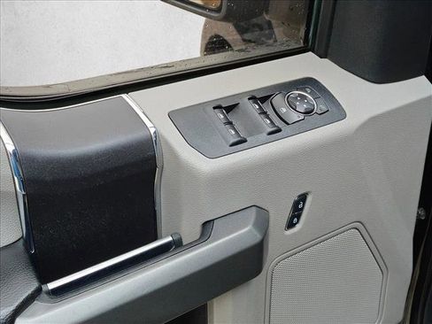 Used 2017 Ford F150 XLT image 11