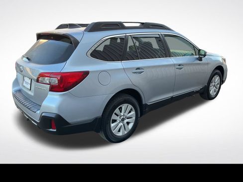 Used 2018 Subaru Outback 2.5i Premium AWD/4WD image 5