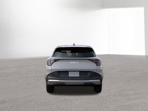 Certified 2026 Kia Sportage EX FWD image 6