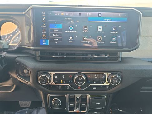 Used 2024 Jeep Wrangler Sport S image 25