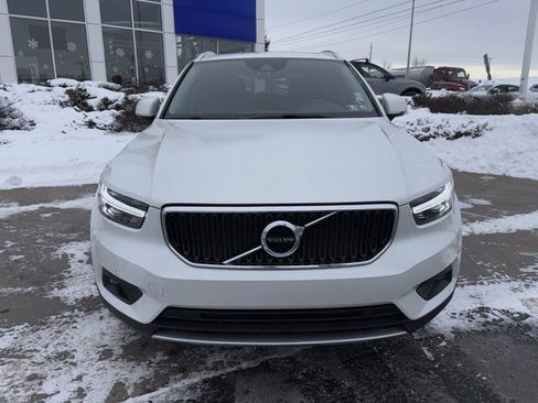 Used 2021 Volvo XC40 T5 Momentum w/ Premium Package image 3