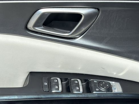 Used 2024 Kia Carnival LX image 14