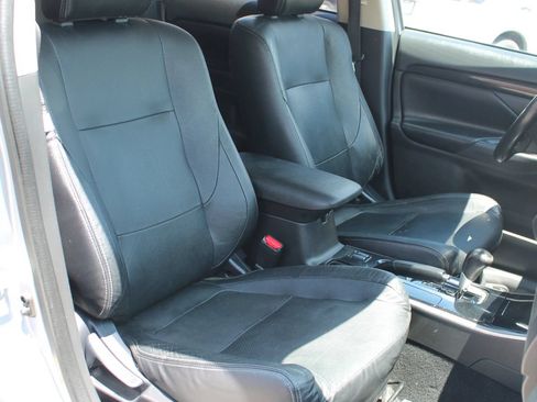 Used 2017 Mitsubishi Outlander SEL FWD image 25