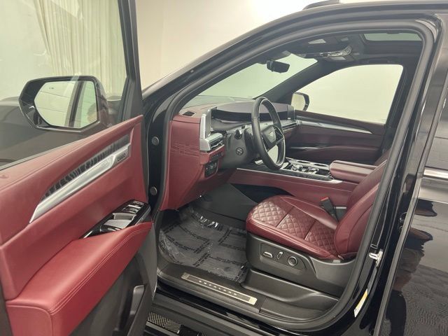 Used 2026 Cadillac Escalade Luxury w/ LPO, Floor Liner Package AWD/4WD image 13