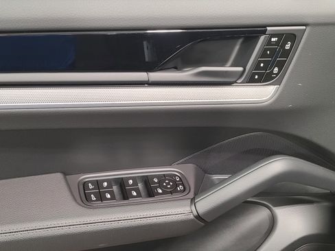 New 2026 Porsche Cayenne image 14