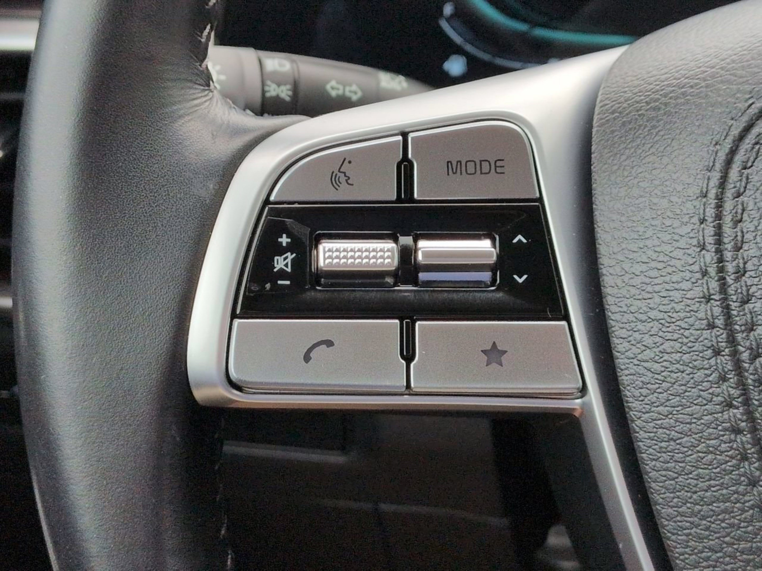 Certified 2025 Kia Telluride LX FWD image 29