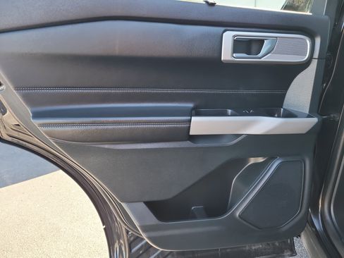 Used 2024 Ford Explorer Limited image 10
