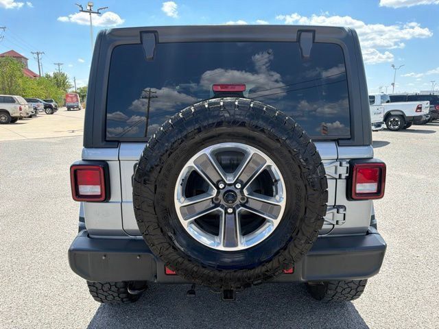 Used 2018 Jeep Wrangler Unlimited Sahara AWD/4WD image 6