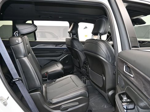 Used 2024 Jeep Grand Cherokee L Overland image 31