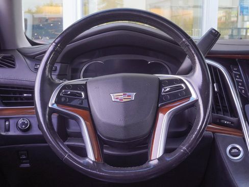 Used 2019 Cadillac Escalade ESV Premium Luxury image 16