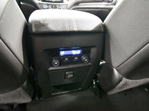 Used 2021 Chevrolet Traverse LT AWD/4WD image 16