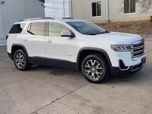 Used 2023 GMC Acadia SLE w/ Driver Convenience Package image 2