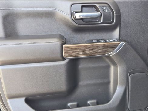 Used 2022 Chevrolet Silverado 1500 LT image 11