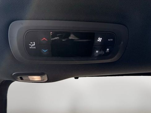 Used 2020 Chrysler Pacifica Limited w/ Advanced Safetytec Group FWD image 13