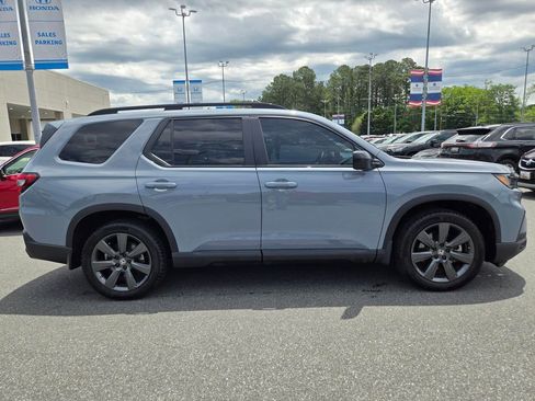 Certified 2025 Honda Pilot Sport image 4