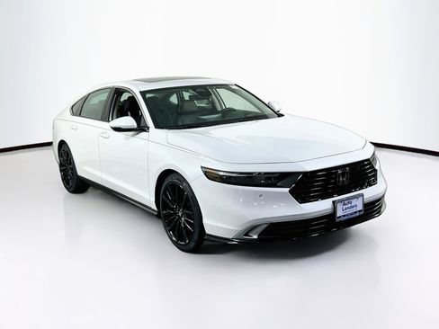 Used 2024 Honda Accord Touring image 3