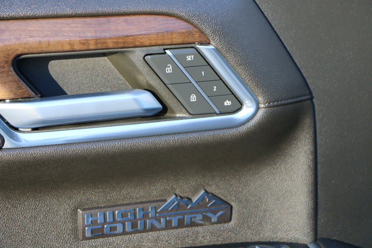 Used 2023 Chevrolet Silverado 1500 High Country w/ High Country Premium Package AWD/4WD image 17