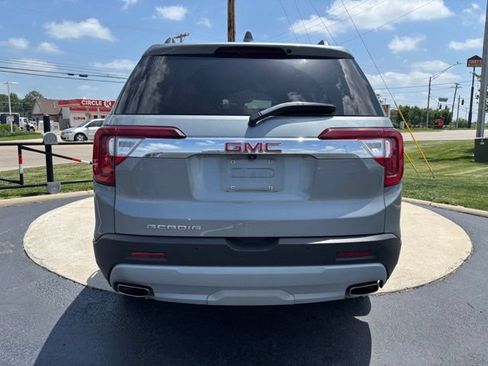 Used 2023 GMC Acadia SLT w/ Preferred Package FWD image 6