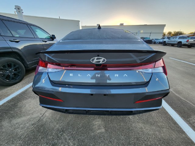 Used 2026 Hyundai Elantra Sport FWD image 5