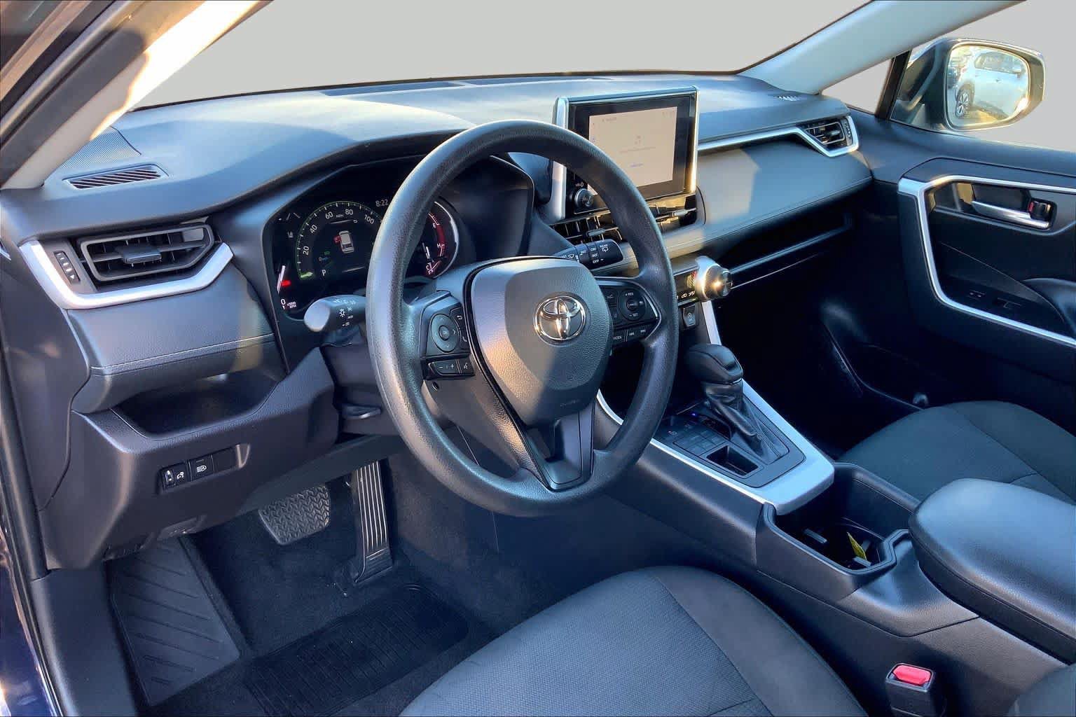 Used 2025 Toyota RAV4 XLE AWD/4WD image 15