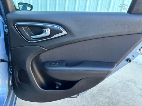 Used 2015 Chrysler 200 Limited w/ Convenience Group image 29