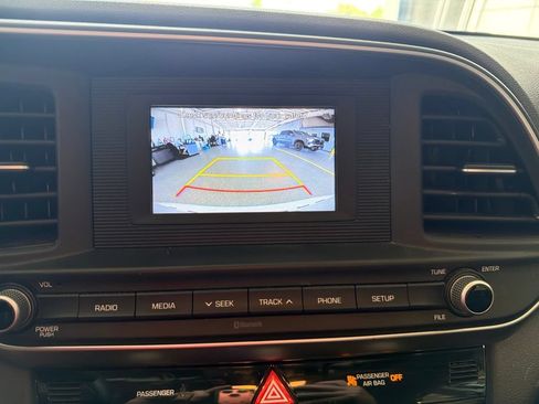 Used 2020 Hyundai Elantra SE w/ Cargo Package (C1) FWD image 7