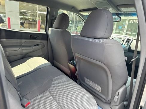 Used 2013 Toyota Tacoma 4x4 Double Cab w/ SR5 Pkg image 17