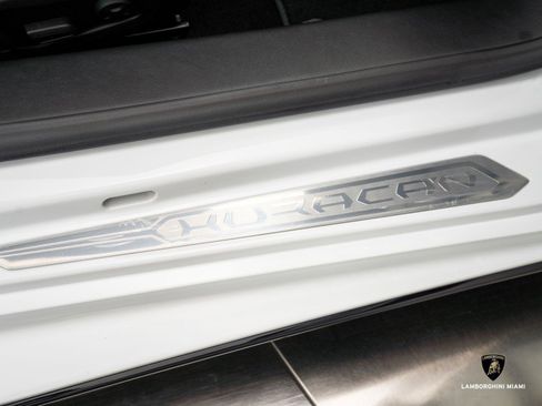 Used 2021 Lamborghini Huracan EVO image 35
