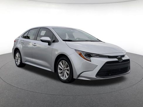 Used 2023 Toyota Corolla LE w/ LE Convenience Package FWD image 8