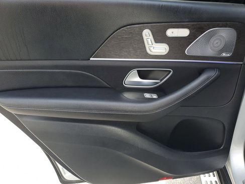 Used 2021 Mercedes-Benz GLS 450 4MATIC image 12