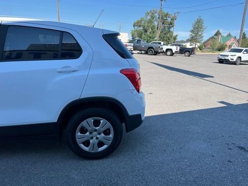 Used 2018 Chevrolet Trax LS FWD image 8