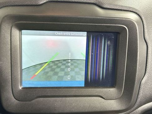 Used 2020 Jeep Renegade Latitude w/ Cold Weather Group image 22