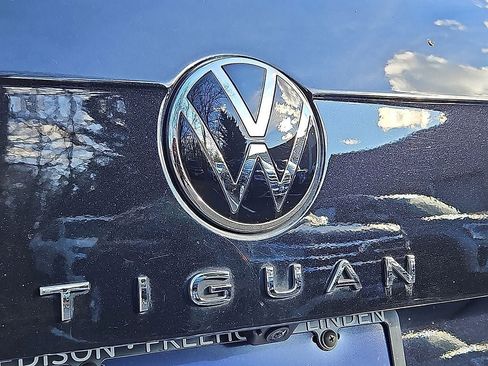 Used 2022 Volkswagen Tiguan SEL R-Line AWD/4WD image 32