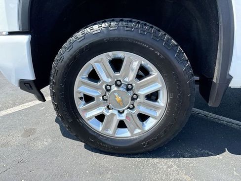 Used 2025 Chevrolet Silverado 2500 High Country w/ Technology Package AWD/4WD image 10