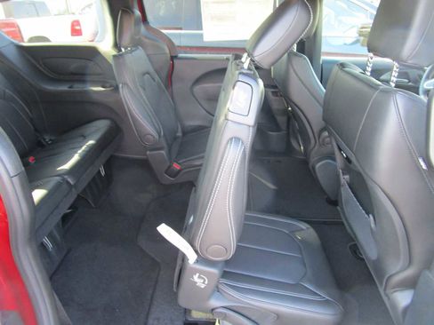 New 2025 Chrysler Pacifica Select image 13