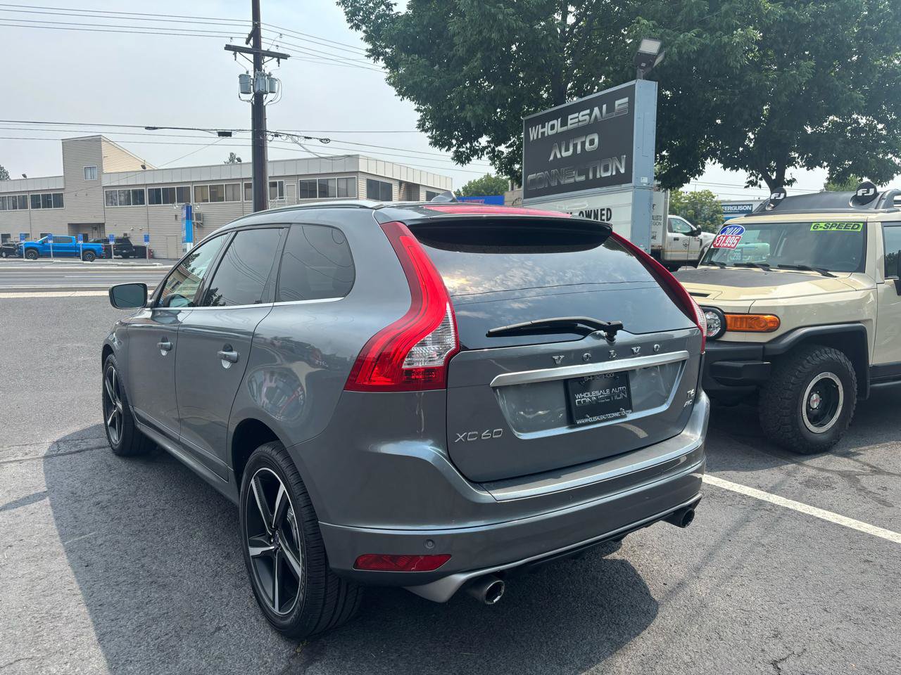 Used 2016 Volvo XC60 T6 R-Design Platinum w/ Climate Package AWD/4WD image 3