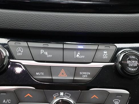 Used 2024 Chrysler Pacifica Touring-L image 23