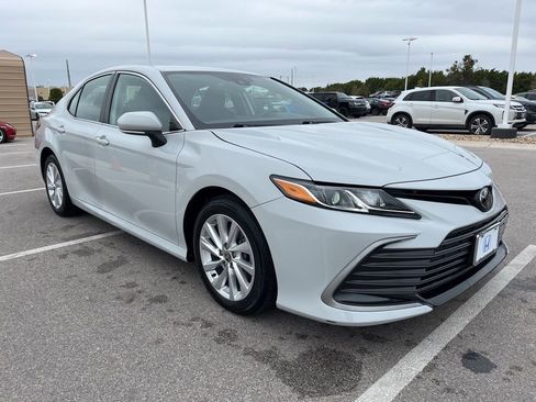Used 2023 Toyota Camry LE image 3