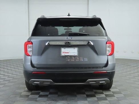 Used 2022 Ford Explorer XLT w/ Equipment Group 202A image 6