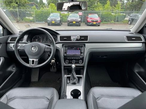 Used 2014 Volkswagen Passat TDI SE FWD image 9